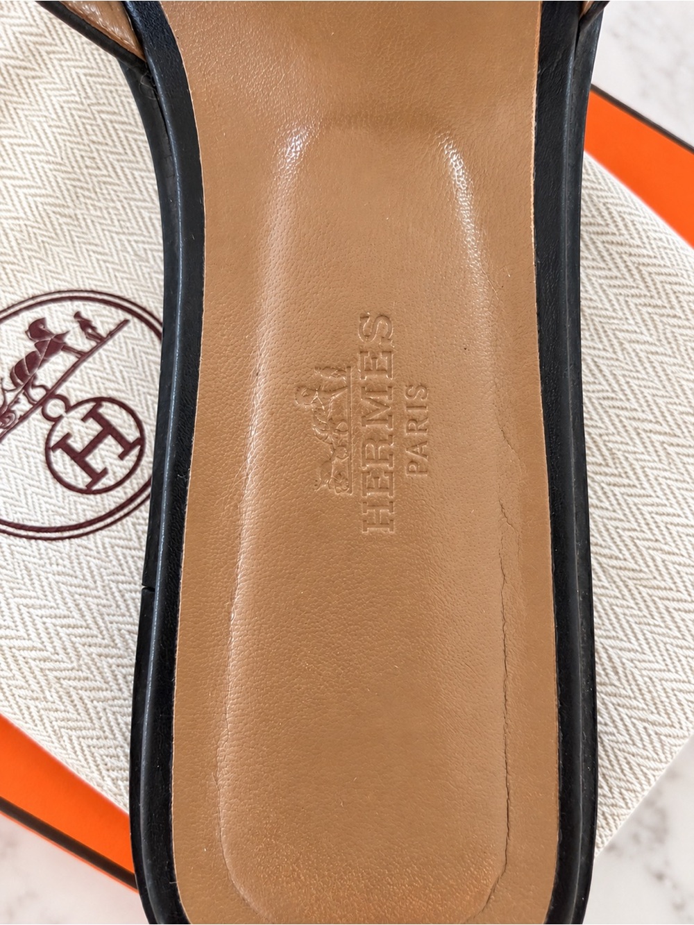 Hermès Oran Black Leather Sandals White Contrast Stitching + Dust Bag - Picture 5 of 7